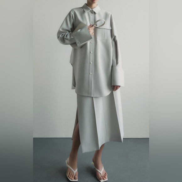 NWOT Oversized Crepe Shirt in small - Picture 6 of 7